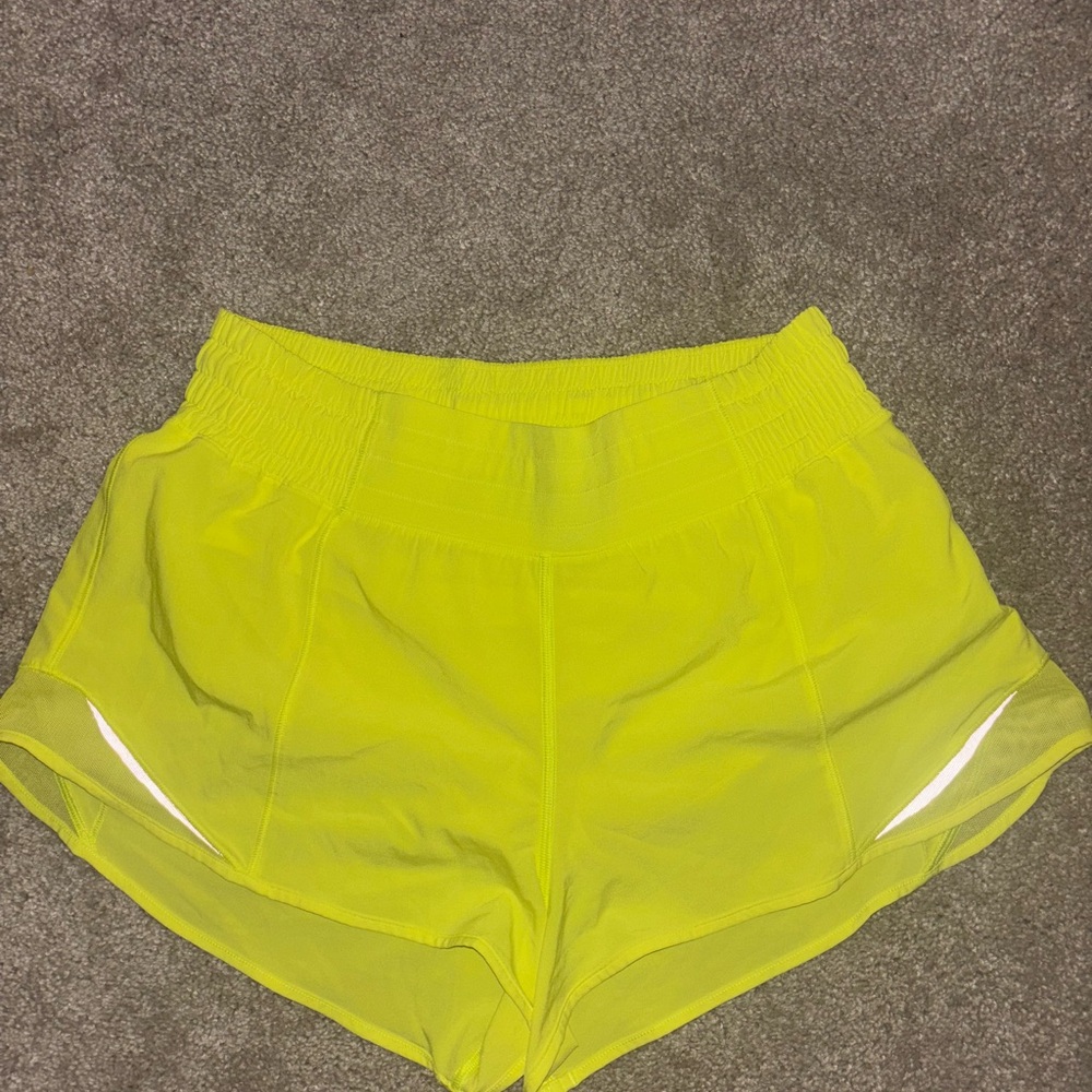 Lululemon Size 8 4’ hotty hot shorts